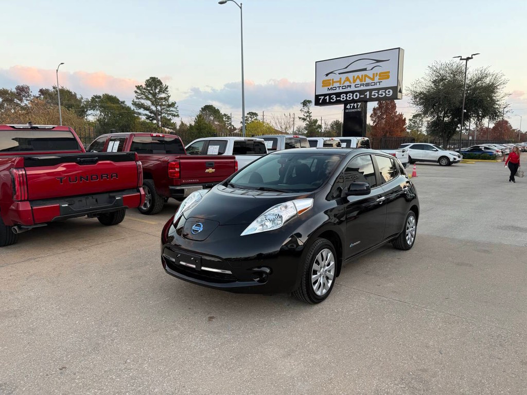 Nissan LEAF Vehicle Full-screen Gallery Image 02