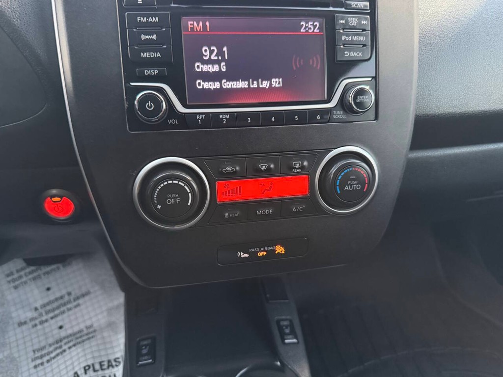 Nissan LEAF Vehicle Full-screen Gallery Image 26