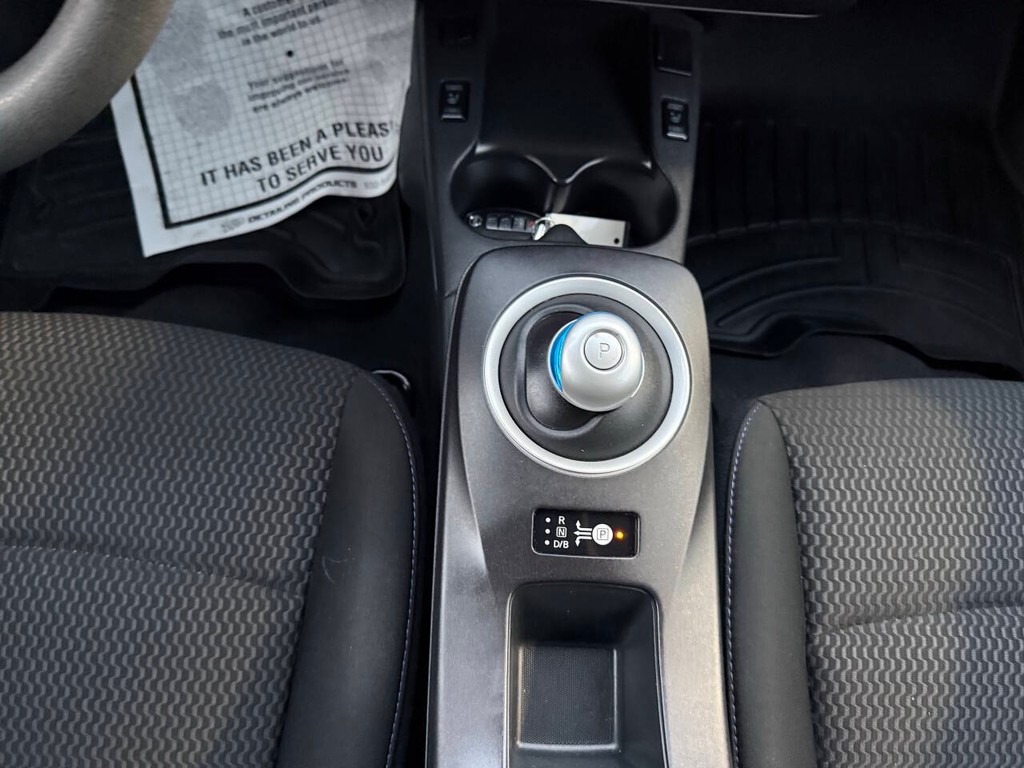 Nissan LEAF Vehicle Full-screen Gallery Image 27