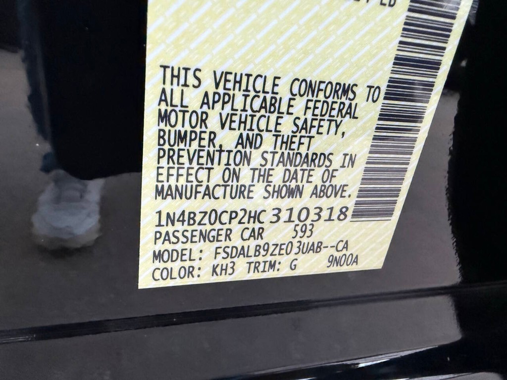 Nissan LEAF Vehicle Full-screen Gallery Image 33