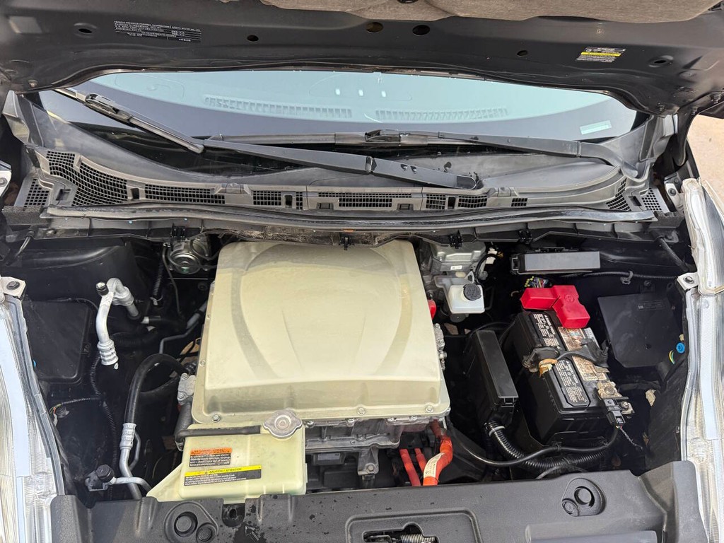 Nissan LEAF Vehicle Full-screen Gallery Image 34