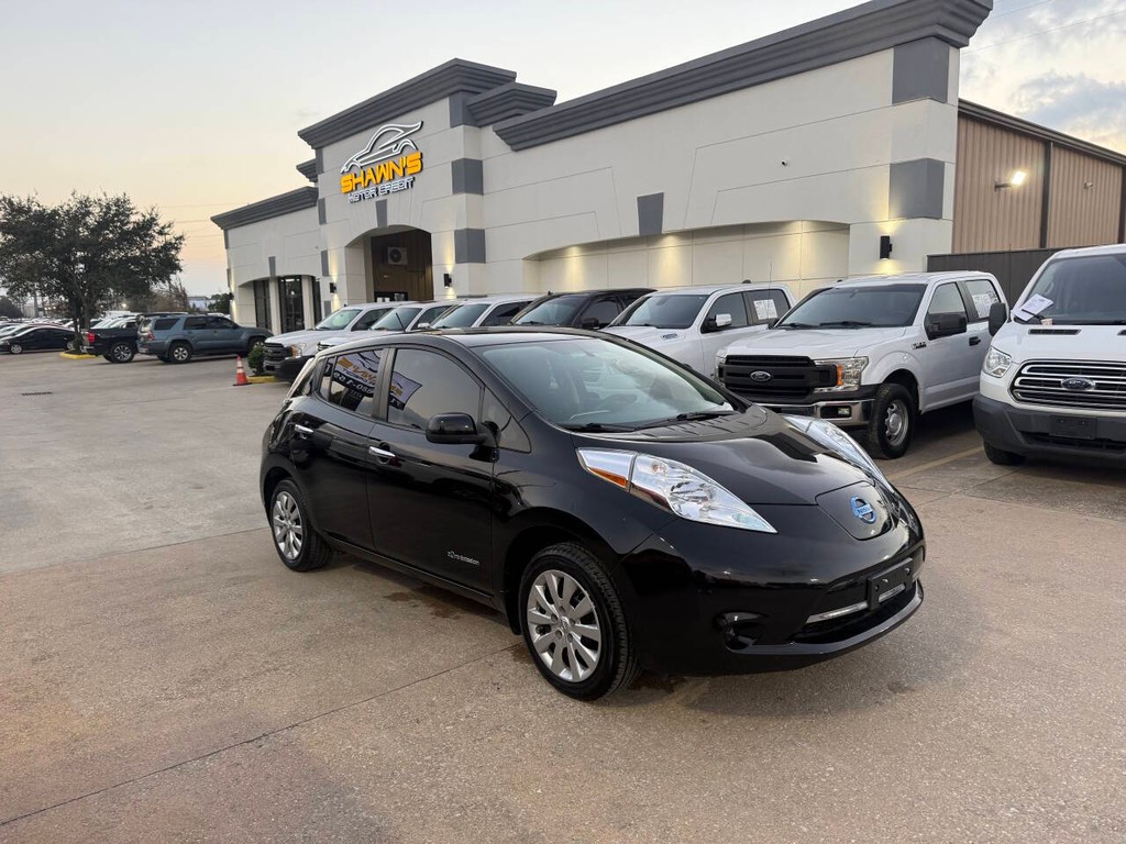 Nissan LEAF Vehicle Full-screen Gallery Image 41