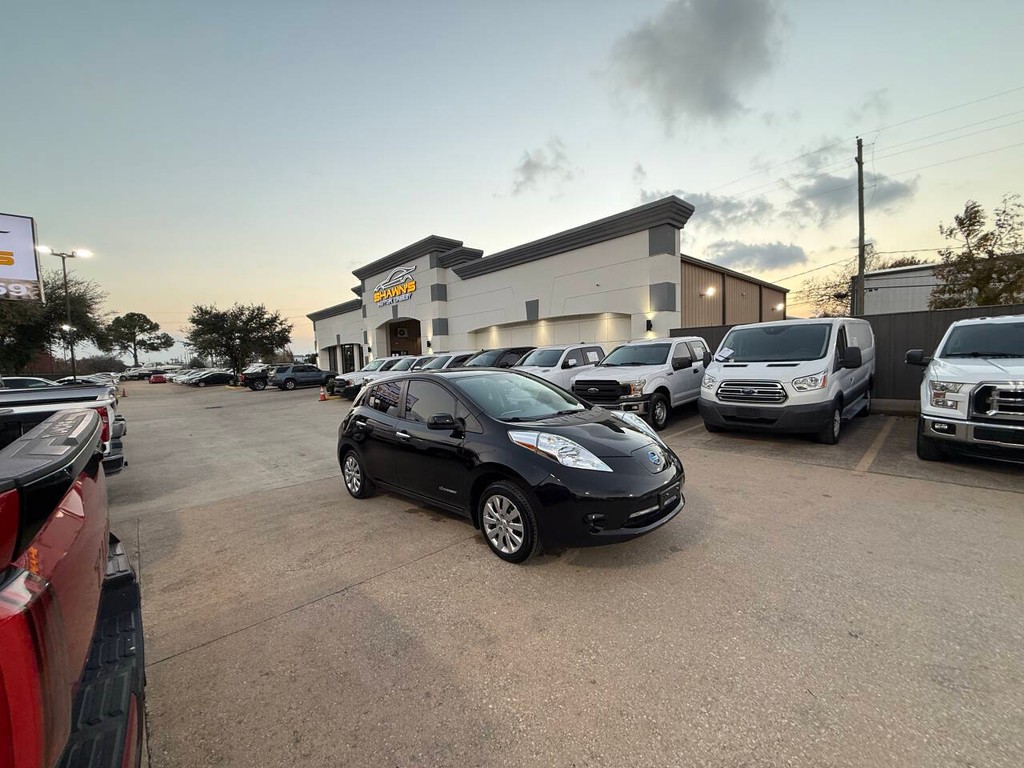 Nissan LEAF Vehicle Full-screen Gallery Image 43