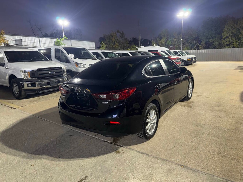 Mazda Mazda3 Sedan Vehicle Full-screen Gallery Image 05