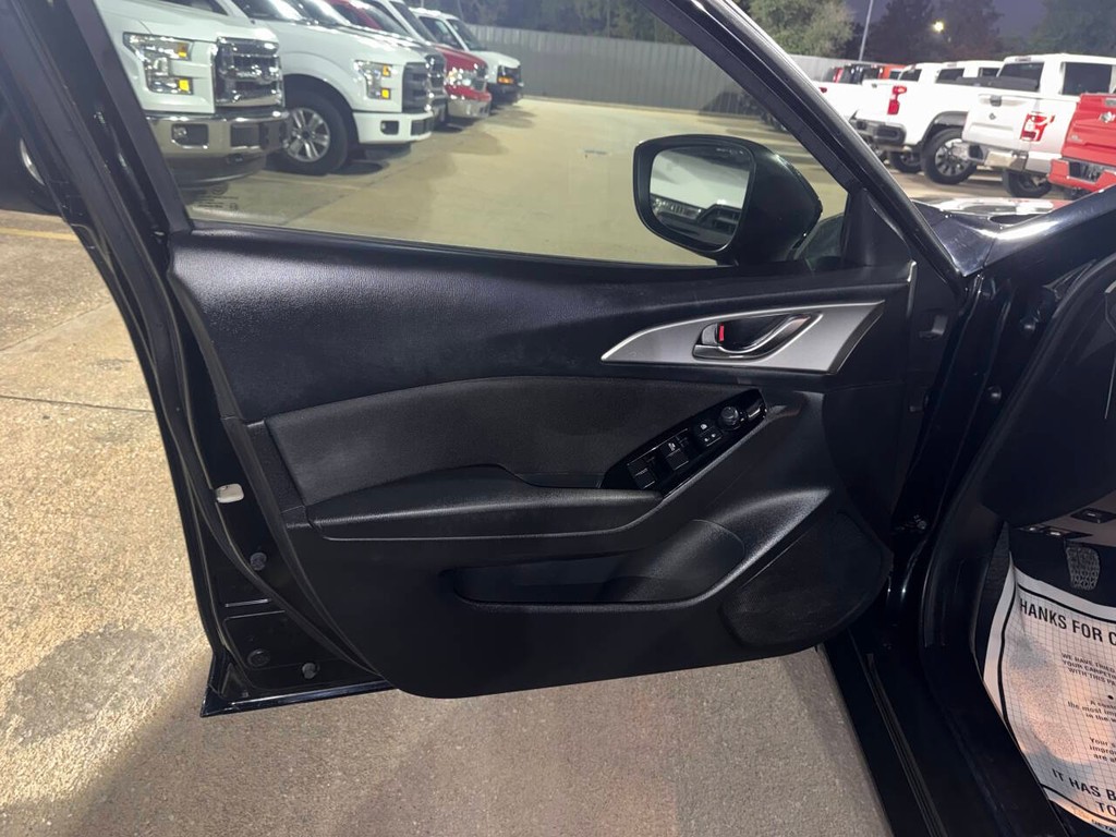 Mazda Mazda3 Sedan Vehicle Full-screen Gallery Image 08