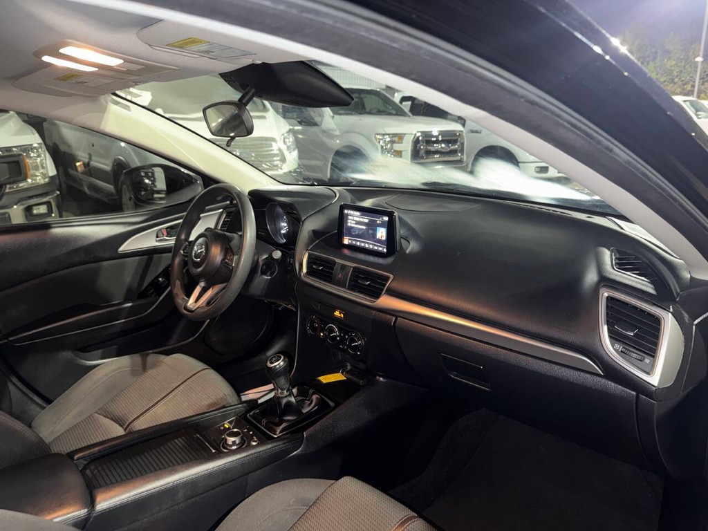 Mazda Mazda3 Sedan Vehicle Full-screen Gallery Image 09