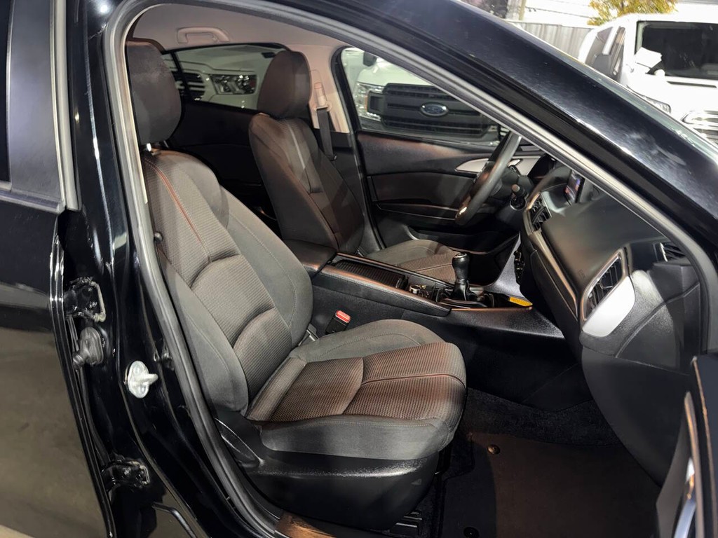 Mazda Mazda3 Sedan Vehicle Full-screen Gallery Image 10