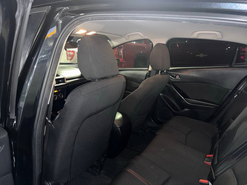 Mazda Mazda3 Sedan Vehicle Full-screen Gallery Image 12