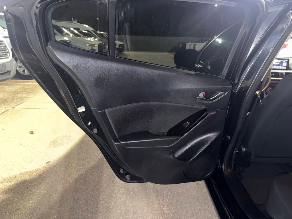 Mazda Mazda3 Sedan Vehicle Full-screen Gallery Image 14