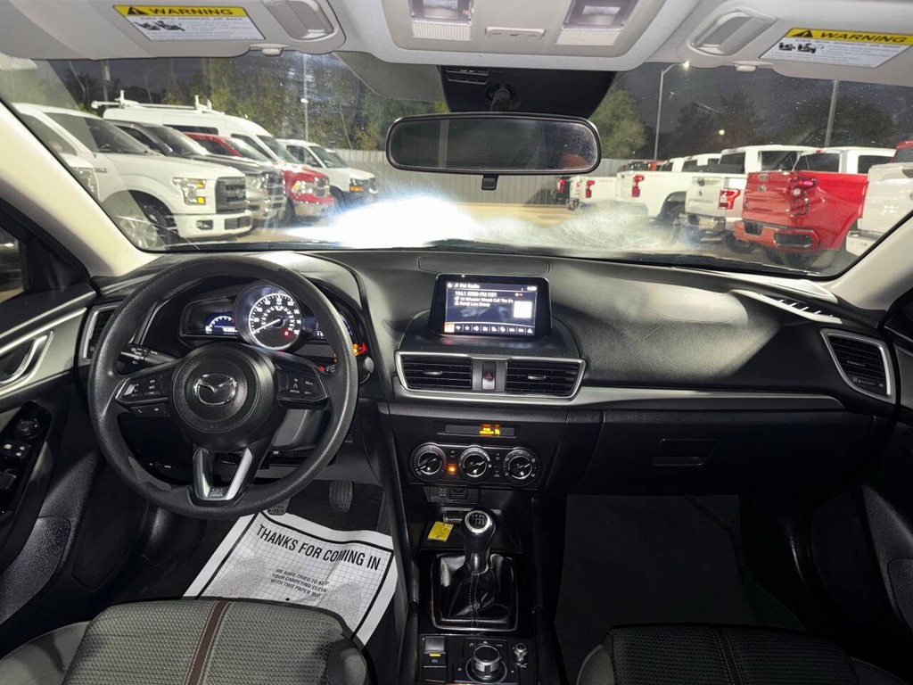 Mazda Mazda3 Sedan Vehicle Full-screen Gallery Image 17