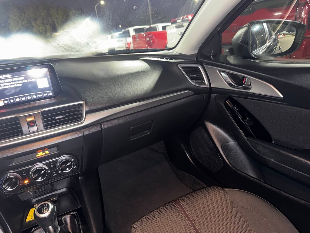 Mazda Mazda3 Sedan Vehicle Full-screen Gallery Image 20