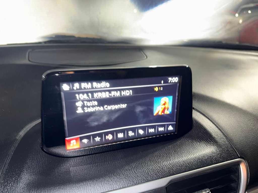 Mazda Mazda3 Sedan Vehicle Full-screen Gallery Image 25