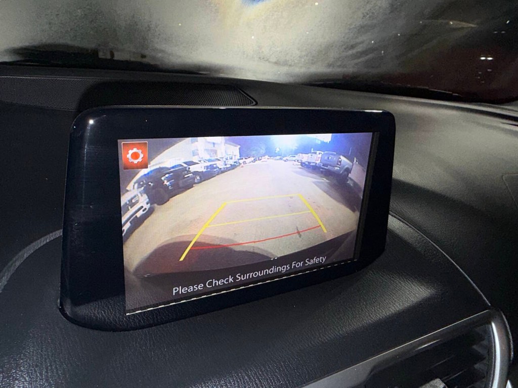 Mazda Mazda3 Sedan Vehicle Full-screen Gallery Image 26