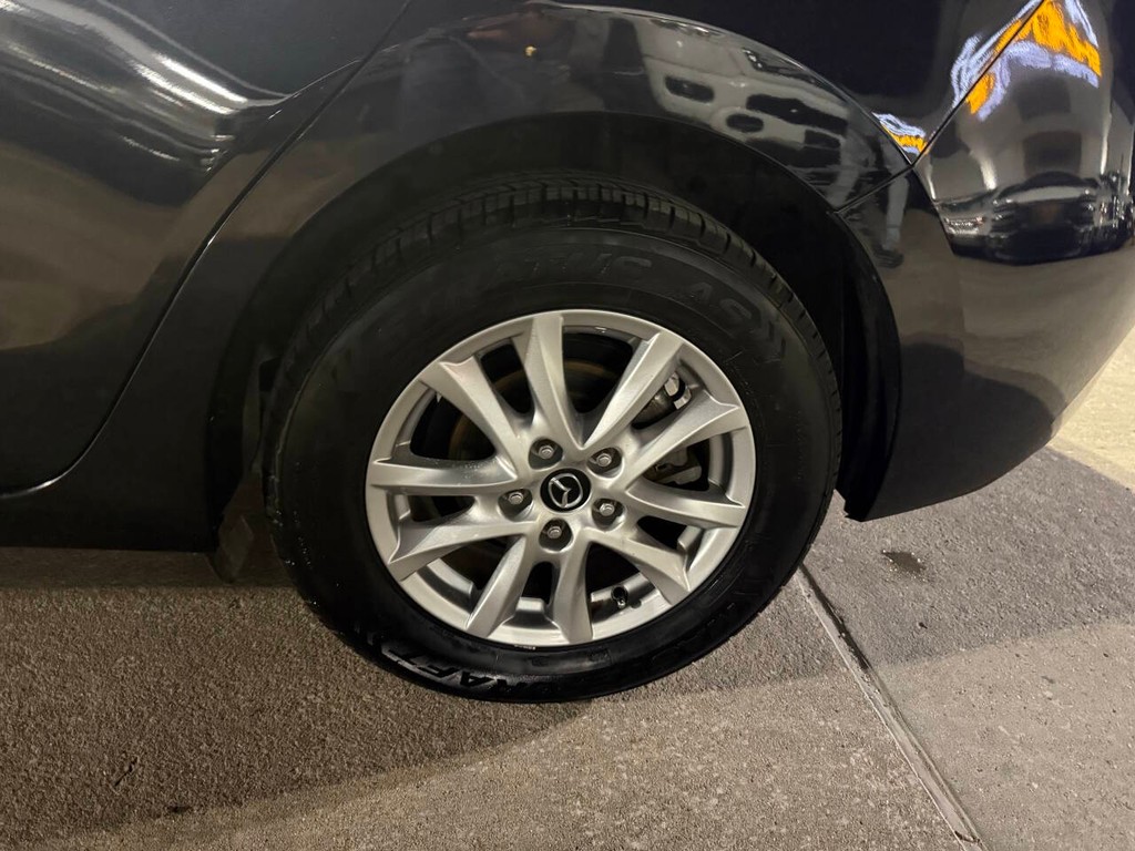 Mazda Mazda3 Sedan Vehicle Full-screen Gallery Image 34