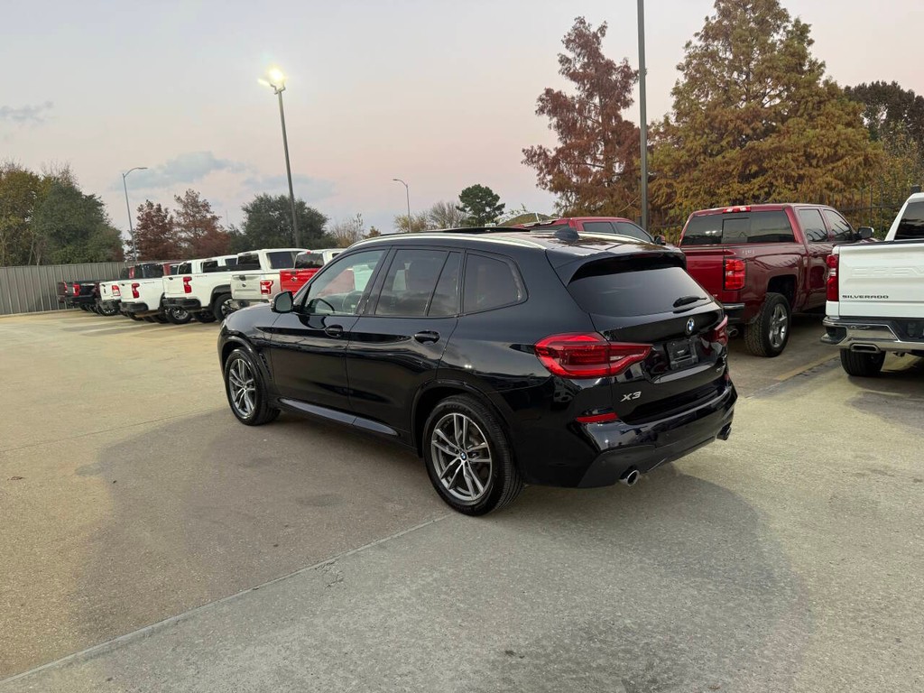 BMW X3 Vehicle Full-screen Gallery Image 04