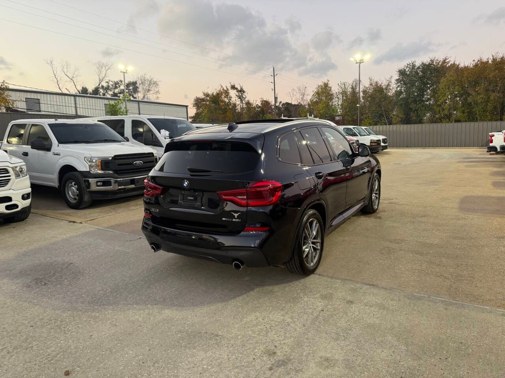 BMW X3 Vehicle Full-screen Gallery Image 05