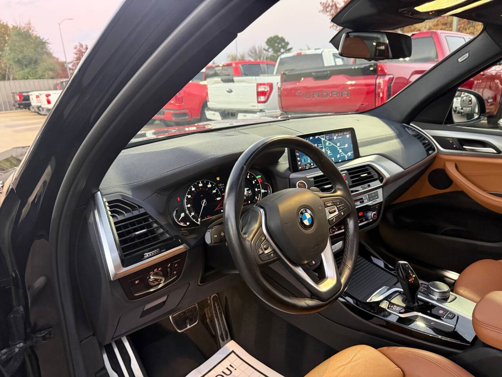 BMW X3 Vehicle Full-screen Gallery Image 06