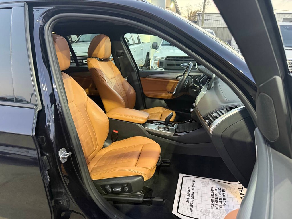 BMW X3 Vehicle Full-screen Gallery Image 10