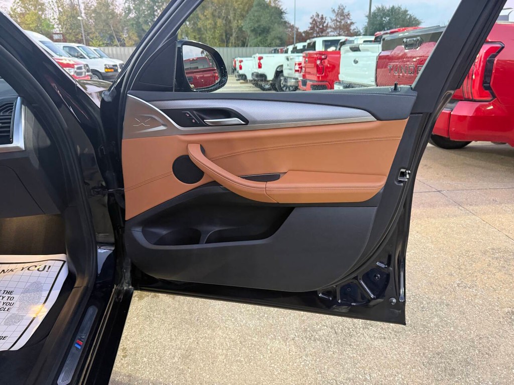 BMW X3 Vehicle Full-screen Gallery Image 11