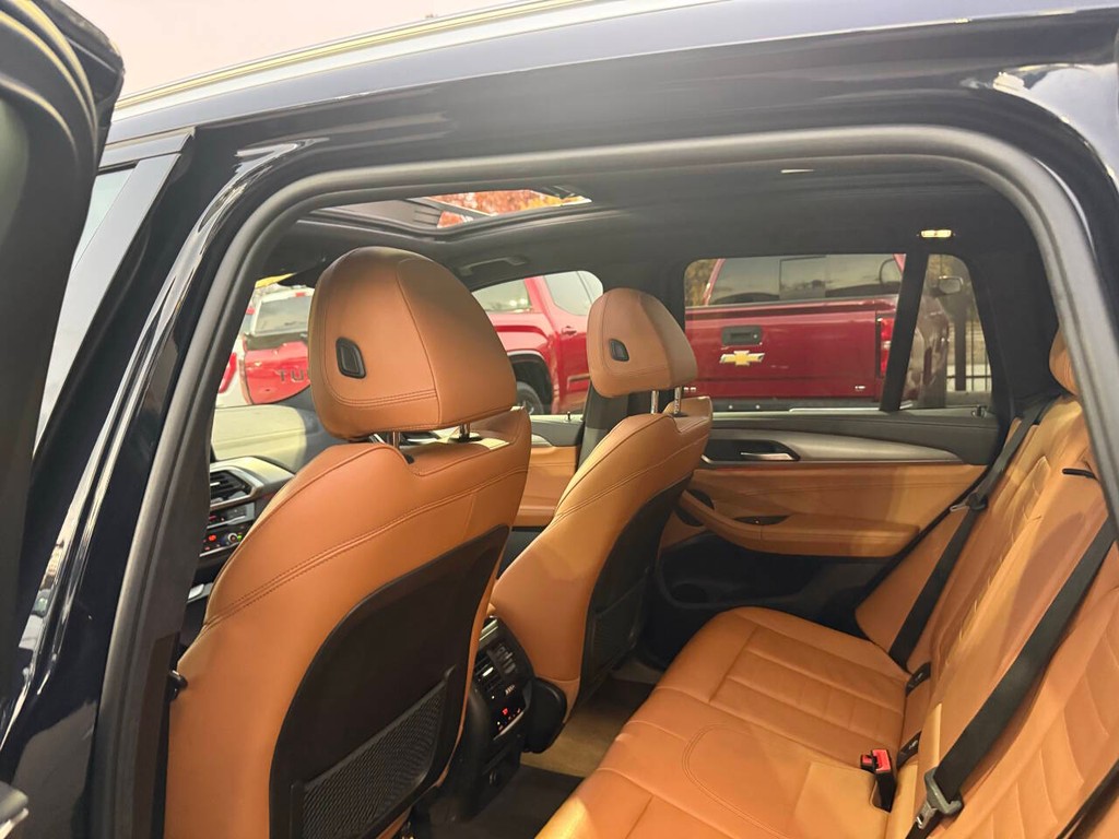 BMW X3 Vehicle Full-screen Gallery Image 12