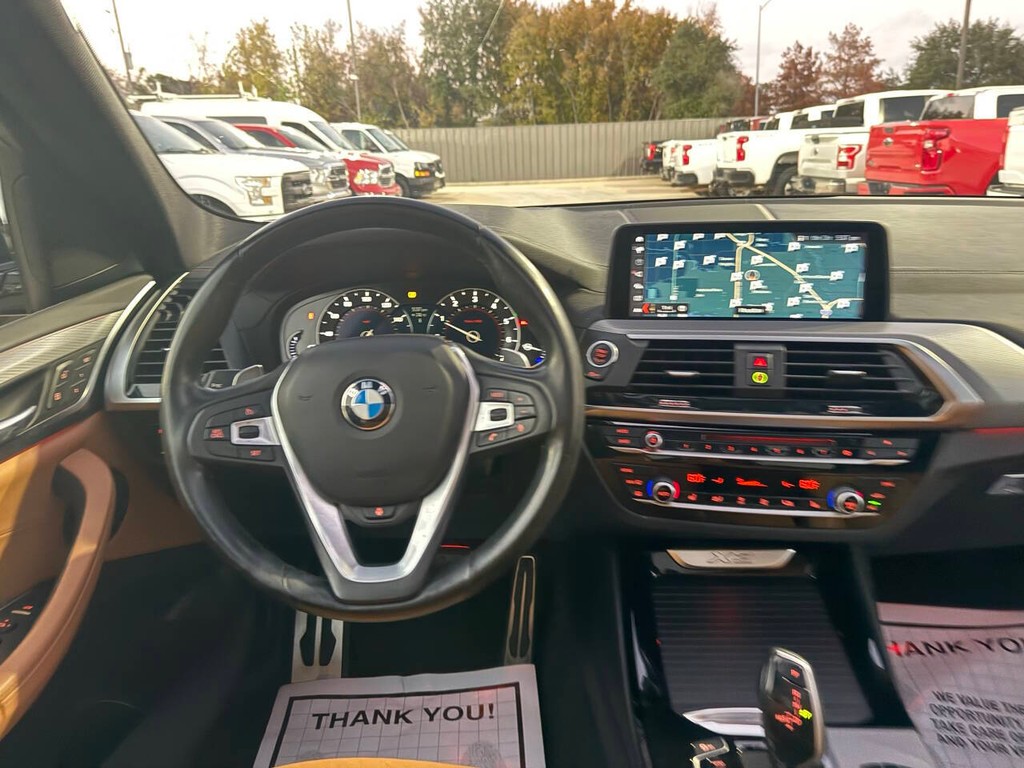 BMW X3 Vehicle Full-screen Gallery Image 13