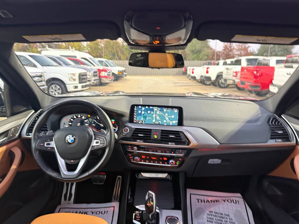 BMW X3 Vehicle Full-screen Gallery Image 18