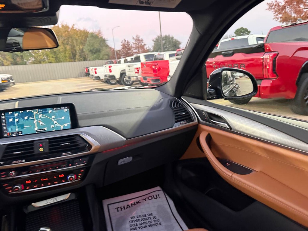 BMW X3 Vehicle Full-screen Gallery Image 21