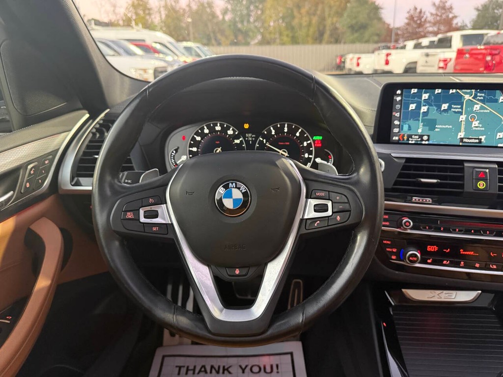 BMW X3 Vehicle Full-screen Gallery Image 22