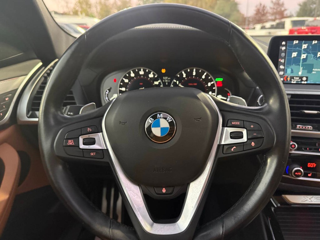 BMW X3 Vehicle Full-screen Gallery Image 24