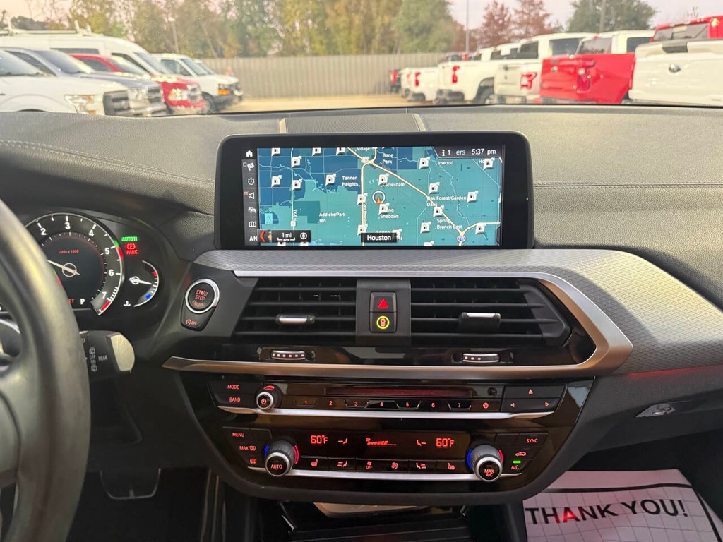 BMW X3 Vehicle Full-screen Gallery Image 26