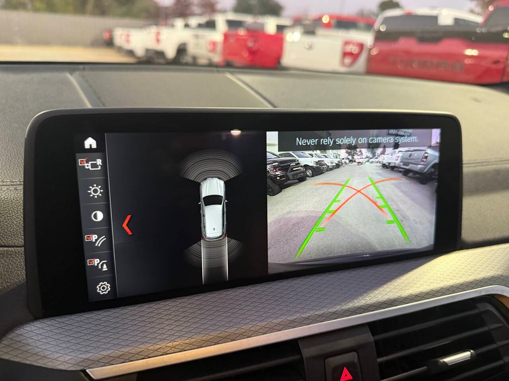 BMW X3 Vehicle Full-screen Gallery Image 29