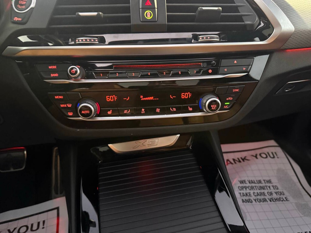 BMW X3 Vehicle Full-screen Gallery Image 30