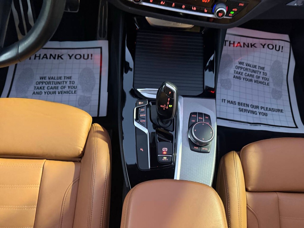 BMW X3 Vehicle Full-screen Gallery Image 31