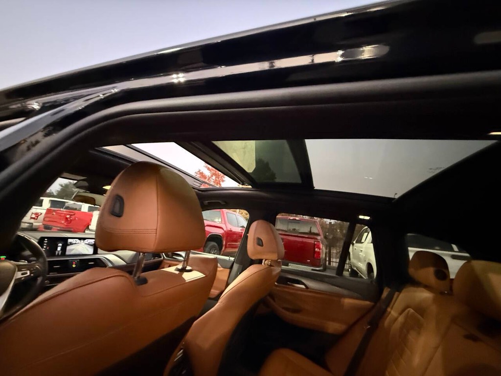 BMW X3 Vehicle Full-screen Gallery Image 34