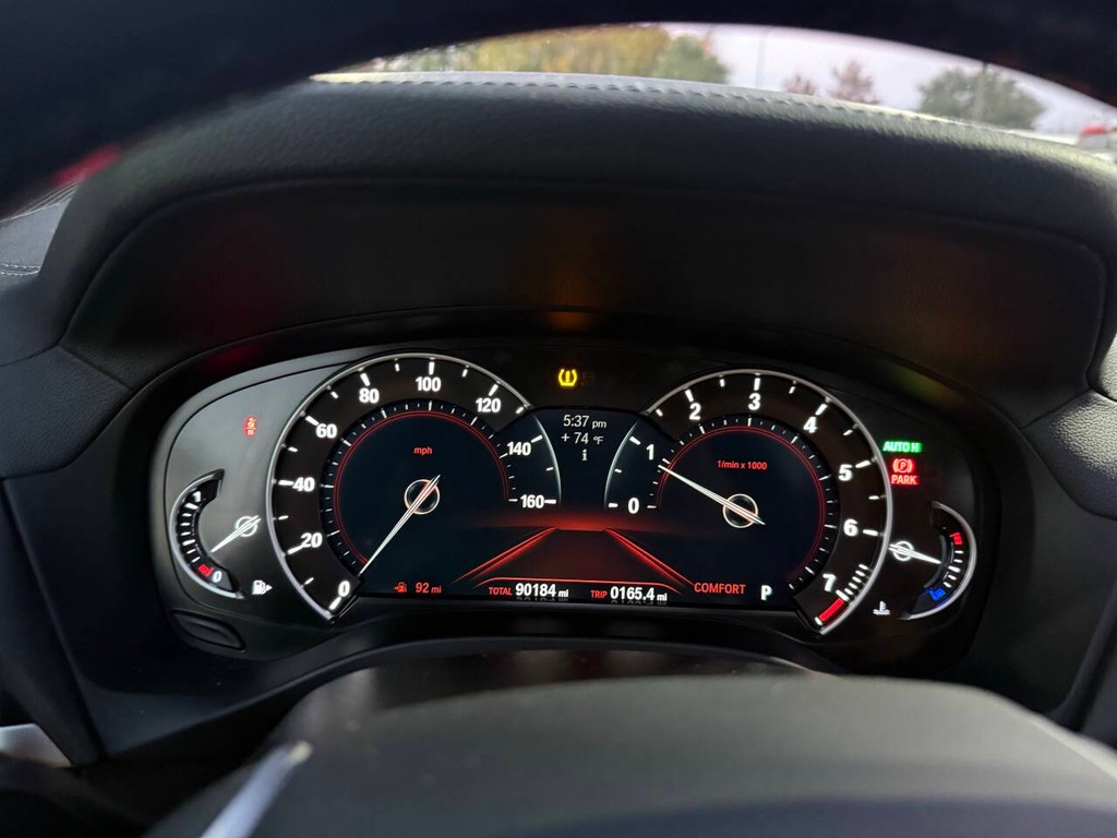 BMW X3 Vehicle Full-screen Gallery Image 35