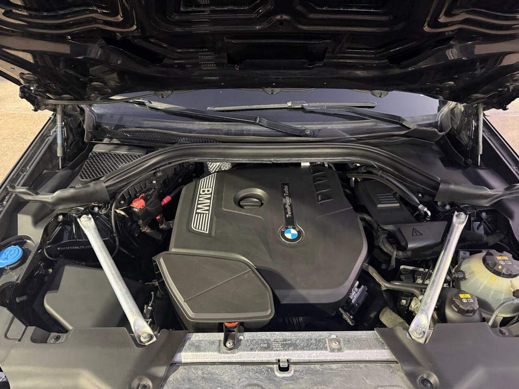 BMW X3 Vehicle Full-screen Gallery Image 36