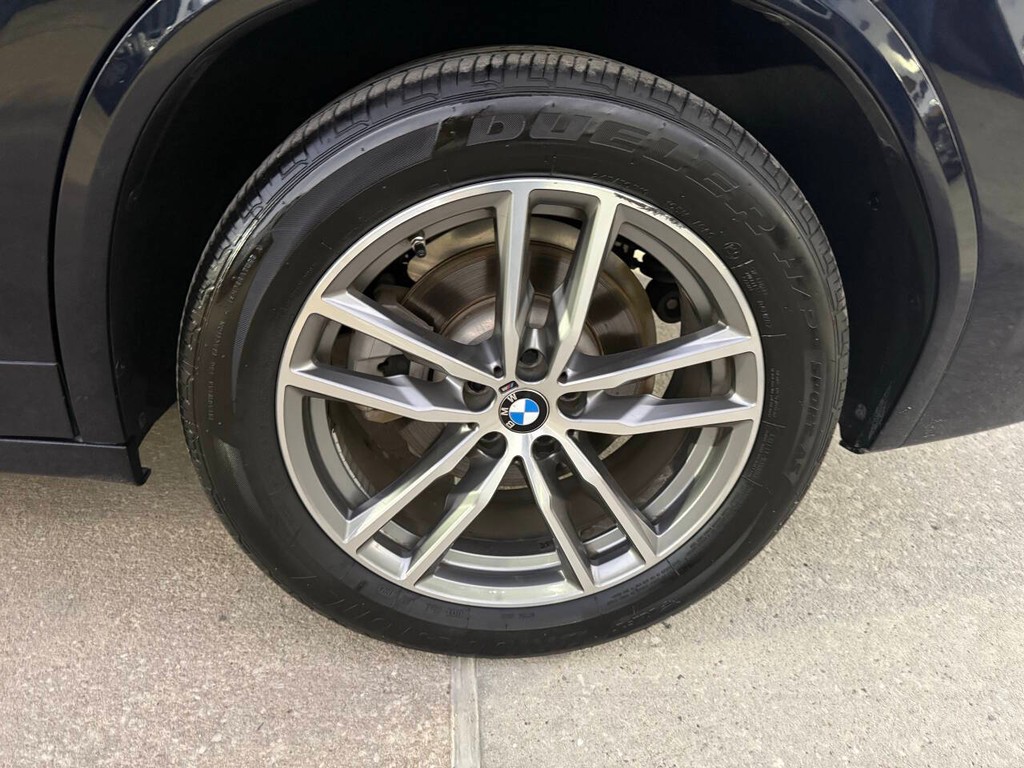 BMW X3 Vehicle Full-screen Gallery Image 37