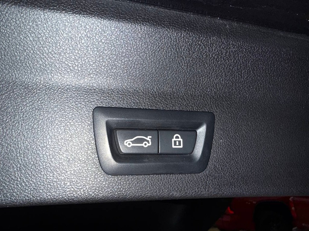 BMW X3 Vehicle Full-screen Gallery Image 39