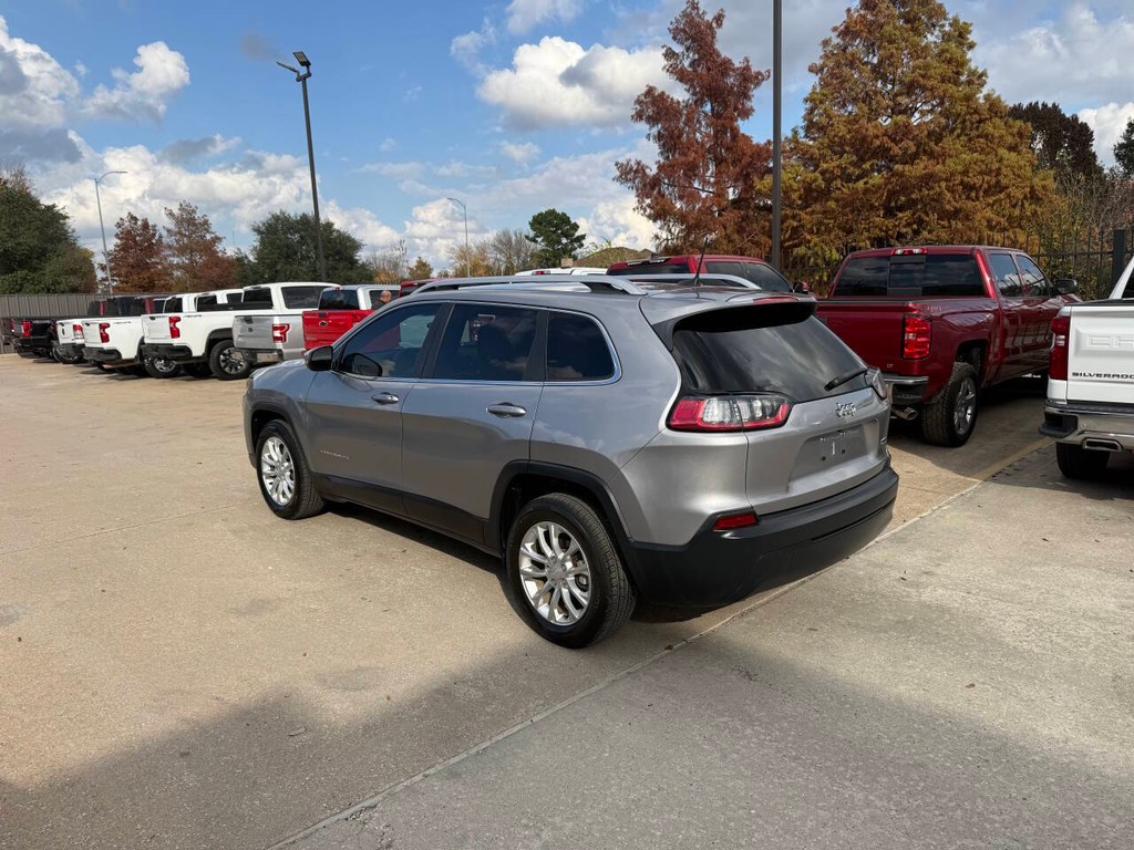 Jeep Cherokee Vehicle Full-screen Gallery Image 04