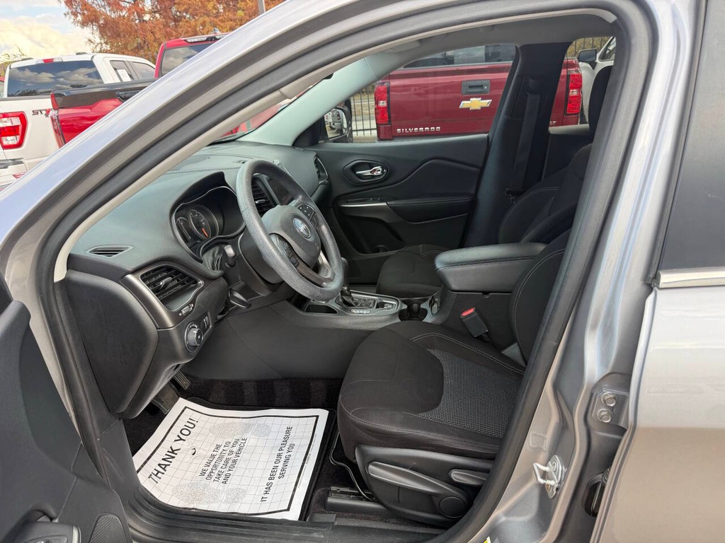 Jeep Cherokee Vehicle Full-screen Gallery Image 08