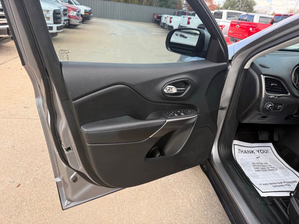 Jeep Cherokee Vehicle Full-screen Gallery Image 10