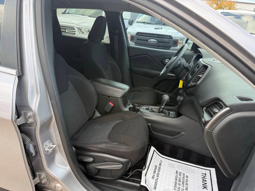 Jeep Cherokee Vehicle Full-screen Gallery Image 12