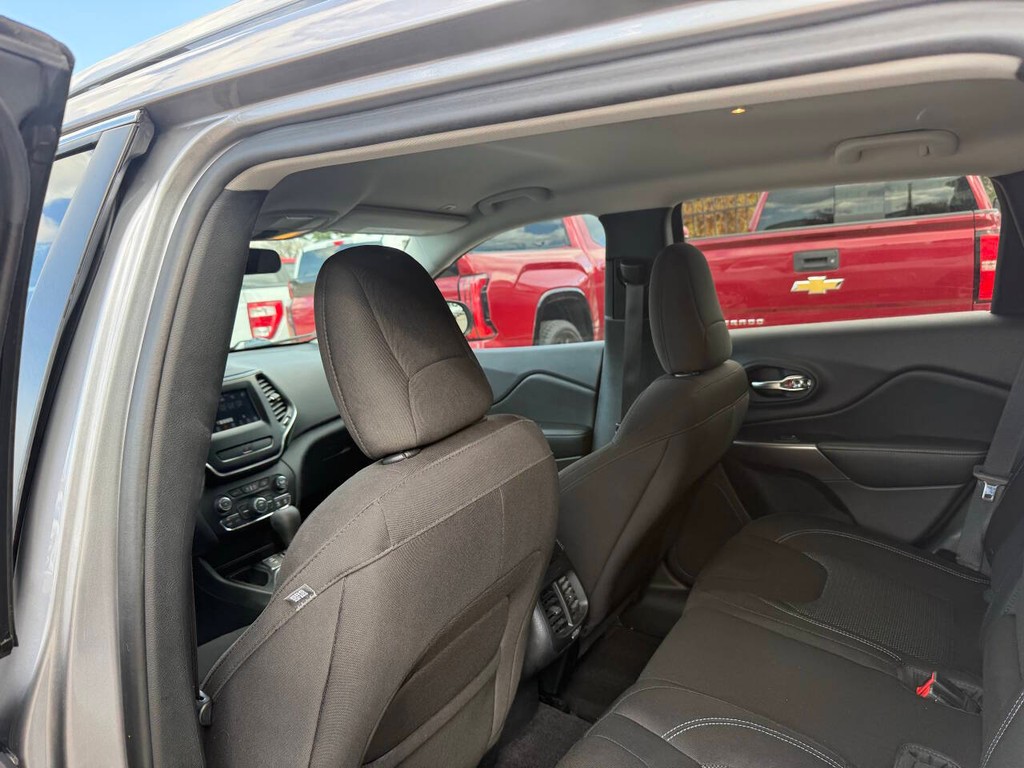 Jeep Cherokee Vehicle Full-screen Gallery Image 15