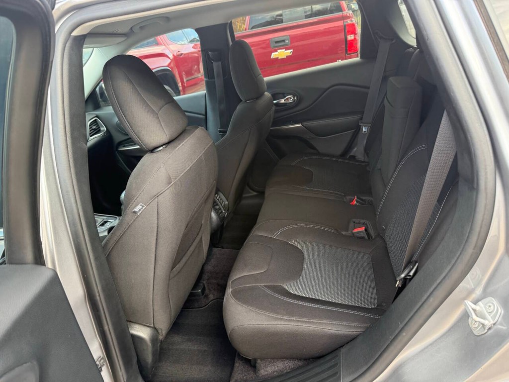 Jeep Cherokee Vehicle Full-screen Gallery Image 16