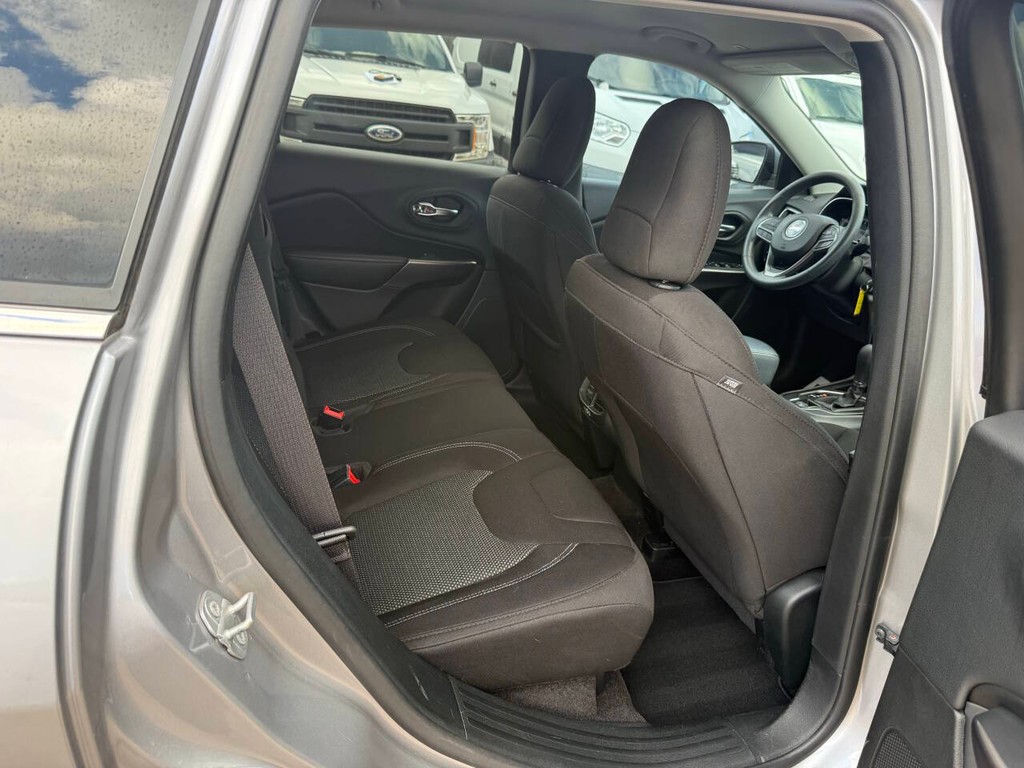 Jeep Cherokee Vehicle Full-screen Gallery Image 19