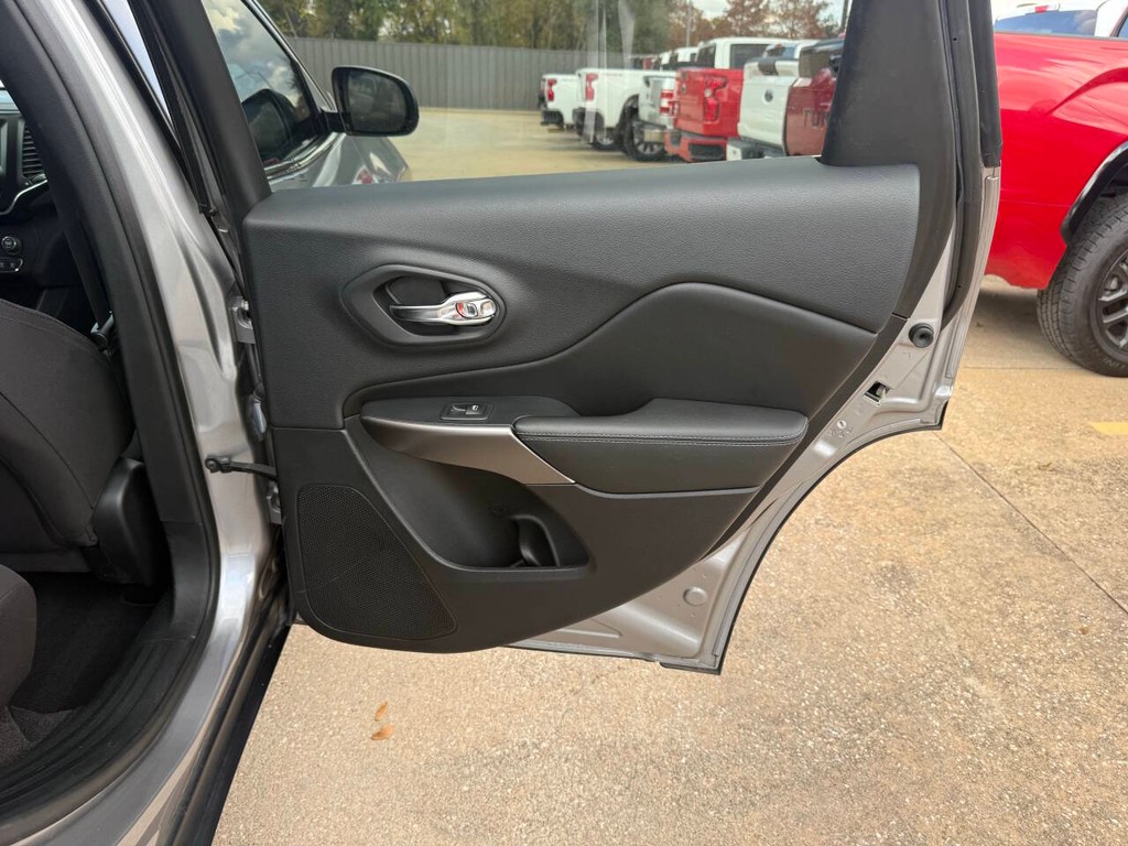 Jeep Cherokee Vehicle Full-screen Gallery Image 20