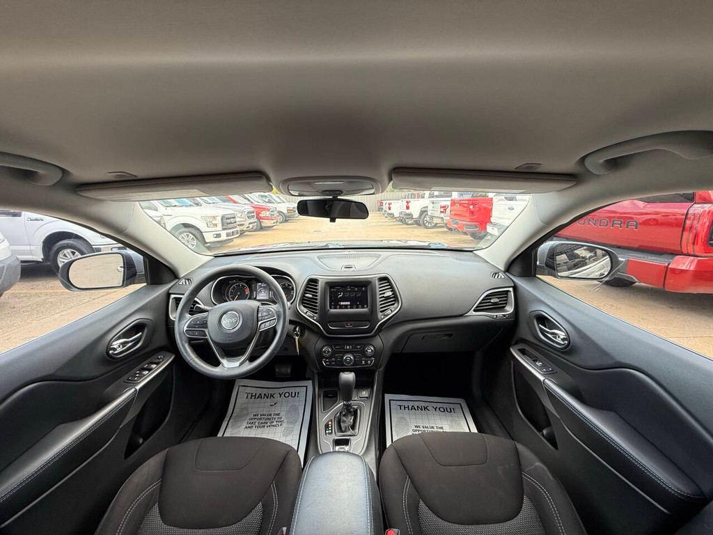 Jeep Cherokee Vehicle Full-screen Gallery Image 22