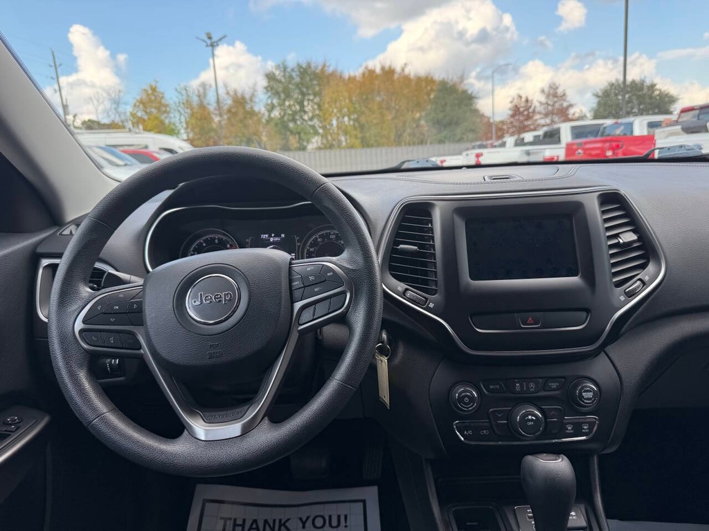 Jeep Cherokee Vehicle Full-screen Gallery Image 24