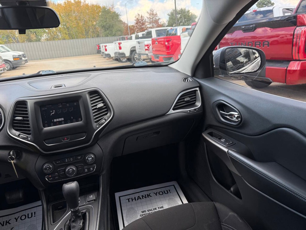 Jeep Cherokee Vehicle Full-screen Gallery Image 25