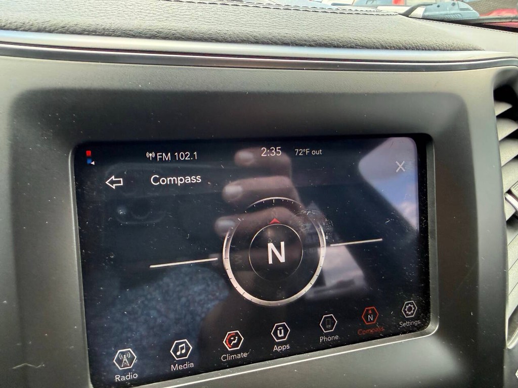 Jeep Cherokee Vehicle Full-screen Gallery Image 31